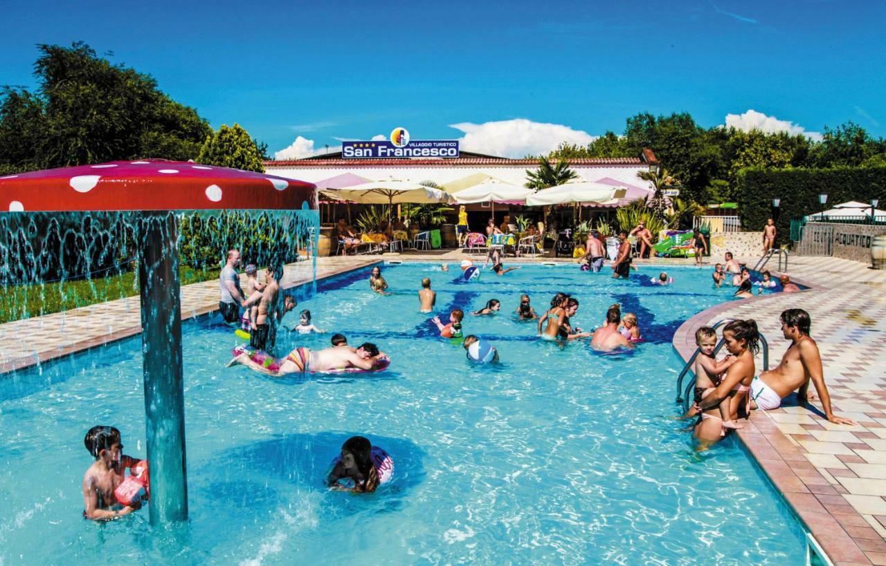 Victoria Mobilehome In Centro Vacanze San Francesco Дуна Верде Екстериор снимка
